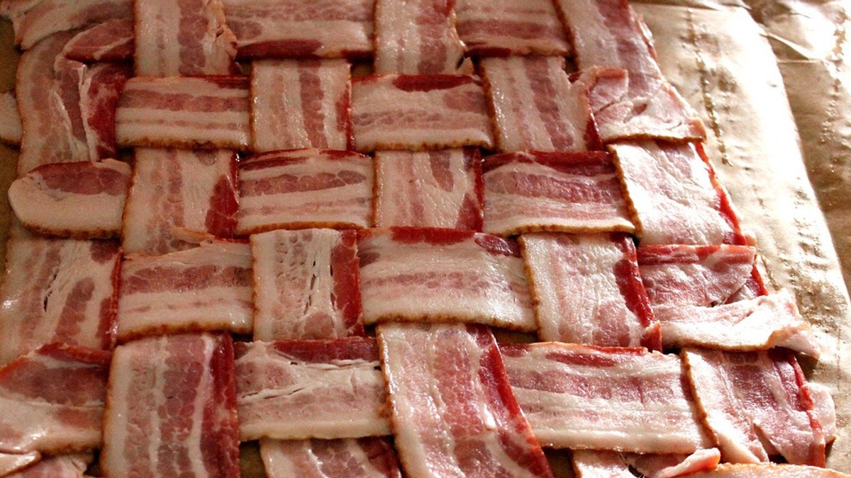Câte E-uri există în bacon. Unele produse au și până la 10 aditivi alimentari. Felii de bacon crud