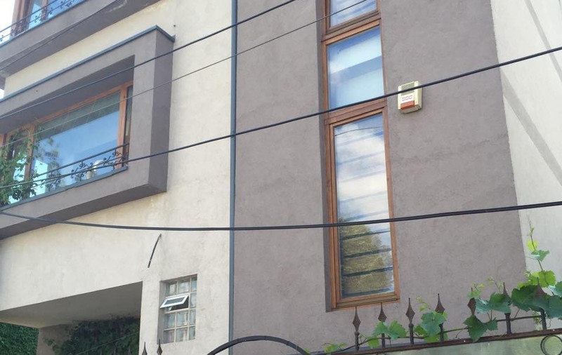 O vedetă extrem de cunoscută este proprietara acestei clădiri! Vezi despre cine-i vorba și cât a investit în ea!