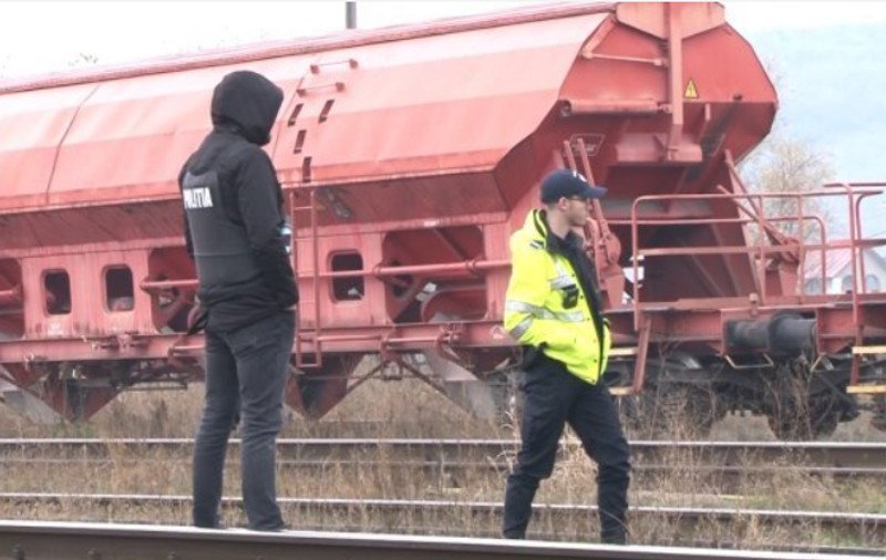 Un băiat de 15 ani a murit după ce a fost lovit de tren în apropiere de stația Podu Iloaiei, în timp ce mergea la școală împreună cu sora lui