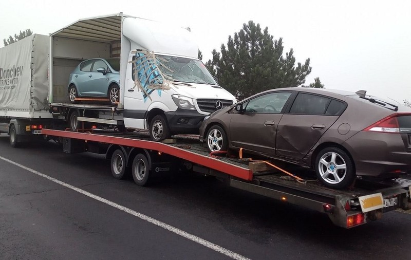 Doar o neregulă la platforma din imagine, care se pregătea să intre în România, au găsit polițiștii maghiari. Șoferul, lăsat să meargă mai departe