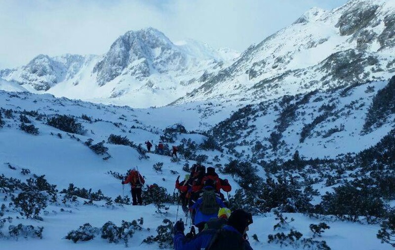 UPDATE: Dosar penal după avalanșa din Retezat. Trupurile copiilor au fost coborâte de pe munte