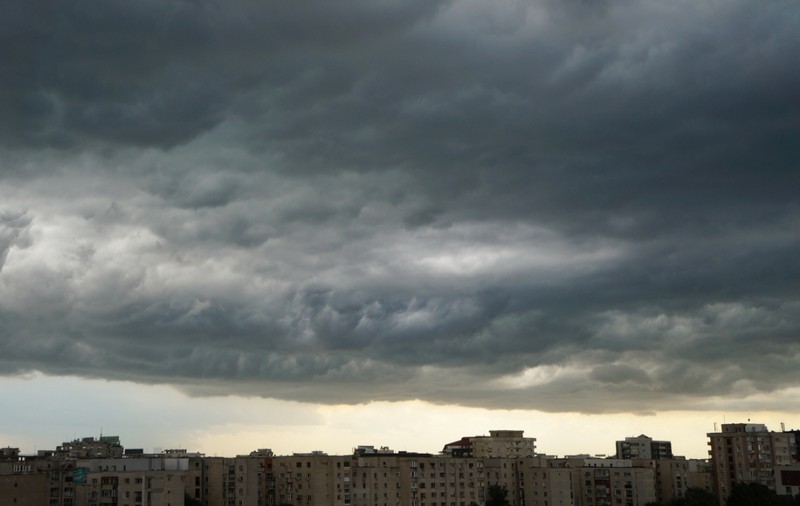 ANM a emis cod galben și portocaliu de vijelii și grindină în jumătate de țară. De miercuri, vremea se strică inclusiv în București