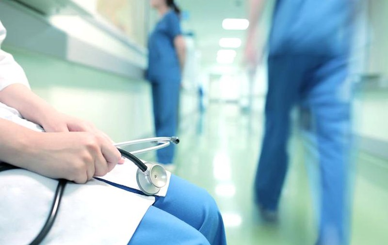 Un medic din Ialomița, acuzat că a bruscat un copil în timpul consultului. Poliția a demarat o anchetă