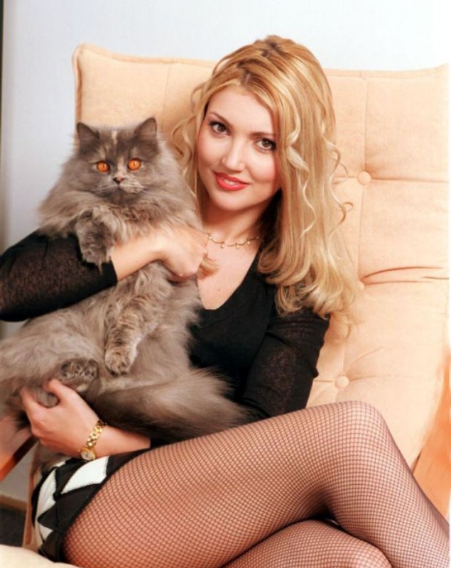 Vedete din România care au renunțat la showbiz și s-au retras complet din viața publică. Imagini rare cu ele acum