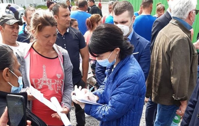 Ministrul Muncii, după vizita la ferma germană unde lucrează muncitorii români: „Toate sumele ce li se cuvin vor fi plătite”