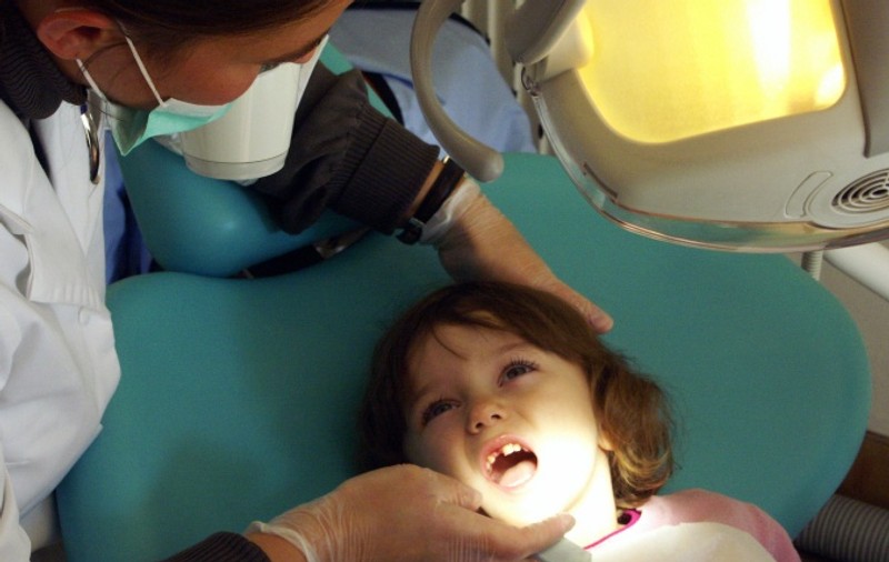 Cum îi facem pe copii să le placă la dentist?