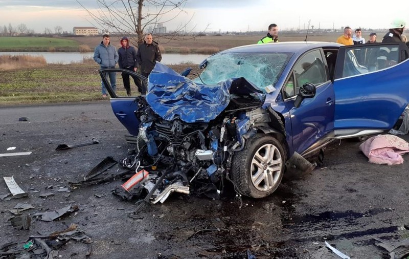 Tragedii în ziua de Crăciun: Opt morți și 15 răniți în șase accidente