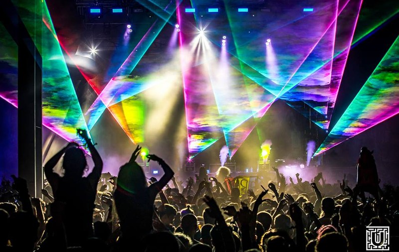 Festivalul Untold începe joi seară. Cum arată scenele cu elemente 3D, lasere și high-tech