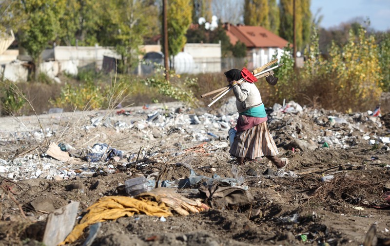 Ce economie s-ar face la buget dacă s-ar tăia ajutoarele sociale. Mitul „asistaților”, reînviat în prag de campanie electorală 