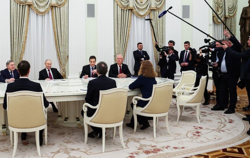 Vladimir Putin refuză orice plan de pace propus de Donald Trump în Ucraina, după 5 ore de discuții cu trimișii președintelui american