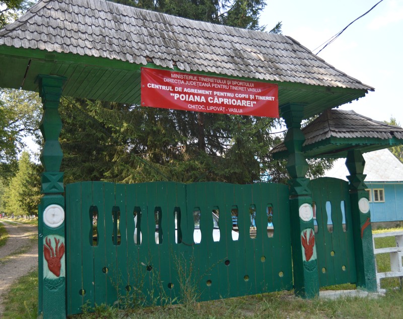 REPORTAJ/Singura tabără școlară din județul Vaslui lăsată în paragină dintr-un motiv halucinant. N-au găsit proprietarul terenului