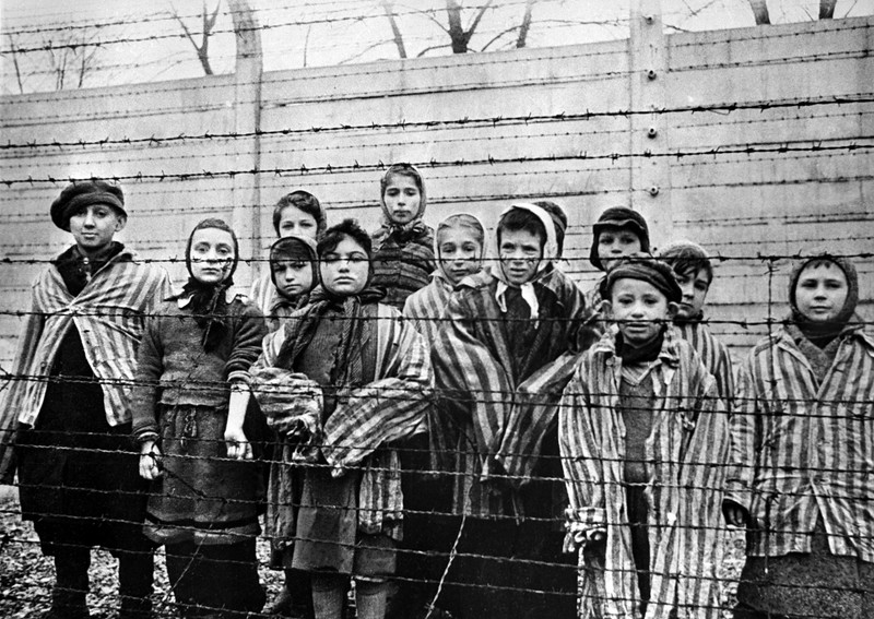 2349929 27.01.1945 Children behind the wire in the Auschwitz concentration camp. B.Fishman / Sputnik