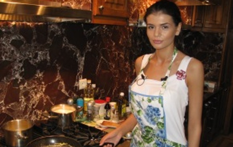 Monica Columbeanu revine la ”Cireaşa de pe tort”