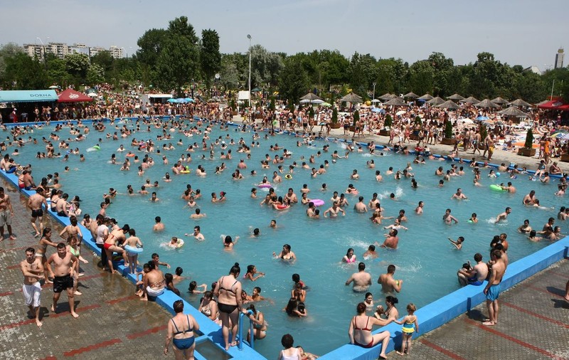 Bucureştiul s-a mutat la ştrand