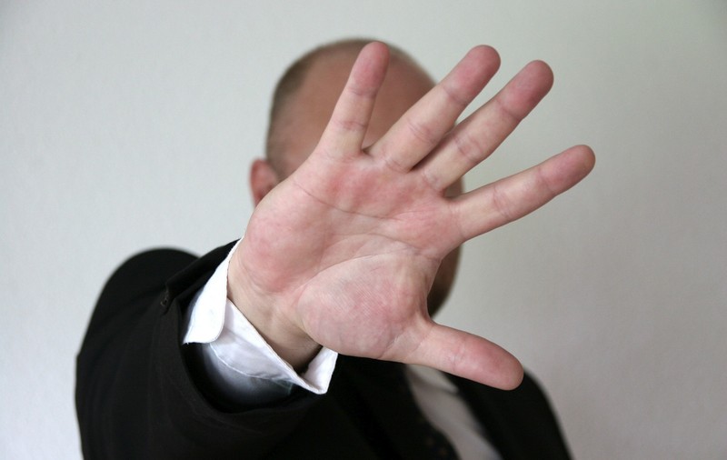 Victimele violenței domestice sunt și bărbați. Un tânăr povestește cum a fost agresat de parteneră și neputința acestuia în fața ei