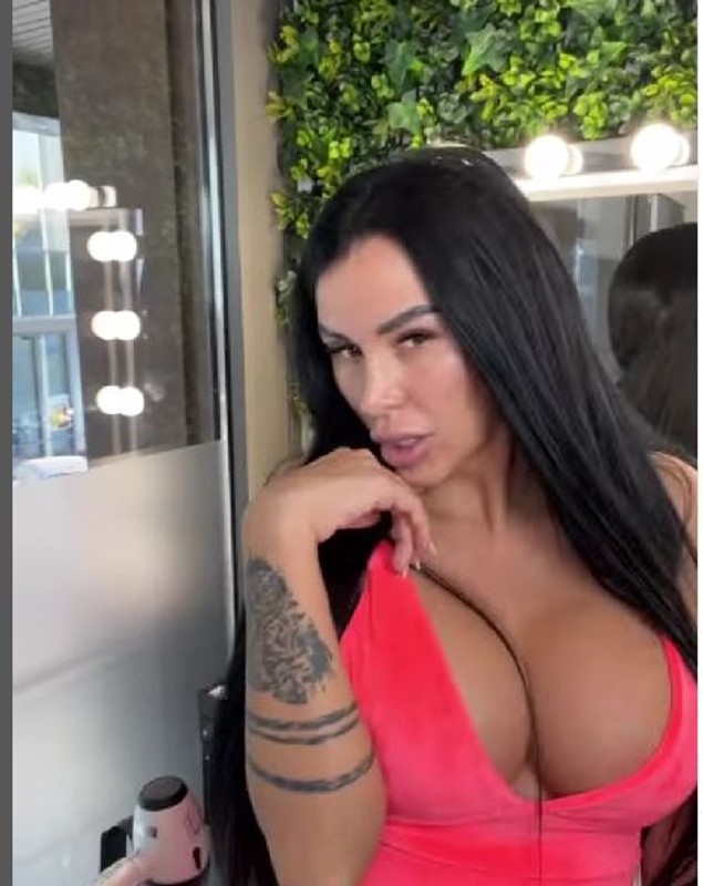 Cum arată Daniela Crudu nemachiată. Fosta asistentă TV e însărcinată în 3 luni și și-a reluat job-urile