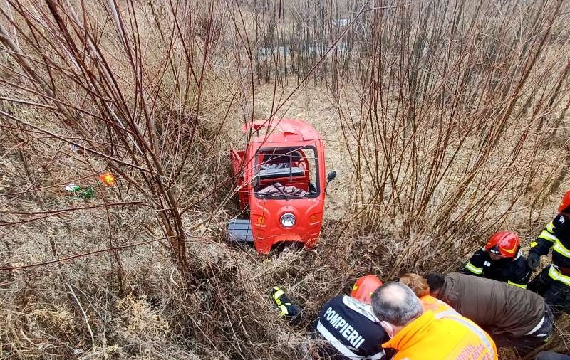 Un bărbat a murit și altul a fost rănit în Dâmbovița după ce s-au răsturnat cu un triciclu electric condus de un prieten