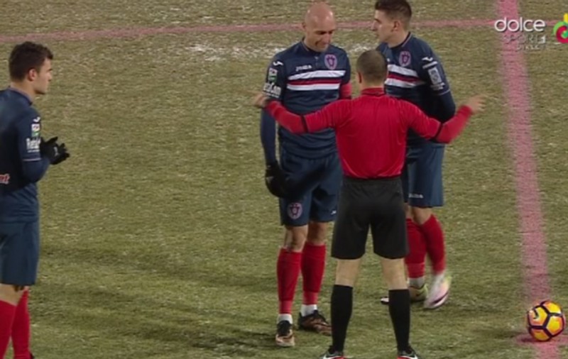 Liga 1, etapa 21: ASA Tg. Mureș - Pandurii 2-0. Epoca de gheață! Oaspeții au refuzat să mai iasă de la vestiare din cauza terenului înghețat, iar Avram a fluierat finalul jocului! Reacții