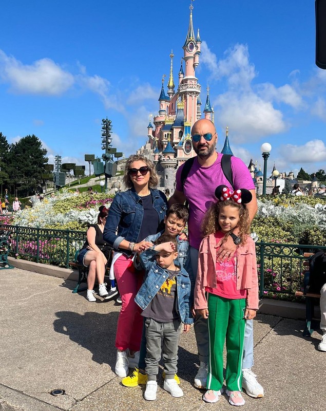 Cum a fost vacanța Mirelei Vaida cu copiii la Disneyland Paris: „Cozi interminabile, prețuri exagerate”. Cu cine s-a întâlnit la întoarcere
