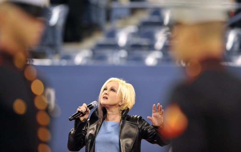 Video | Cyndi Lauper, pe urmele lui Marcel Pavel: a greşit imnul la US Open