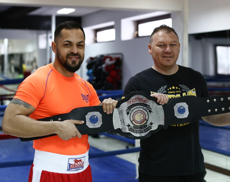 Robert Cristea promite show la gala de box profesionist de la Oradea. Își apără titlul național la semimijlocie: ”Mă bat cu oricine” | FOTO&VIDEO