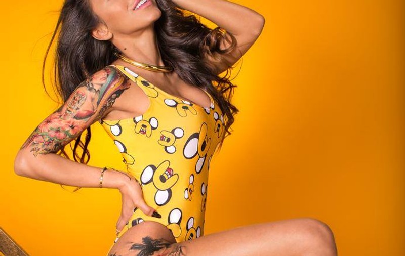 PARE GOALĂ, DAR NU ESTE! Ruby şi-a etalat formele într-un costum de baie "OBRAZNIC"! | FOTO ÎN ARTICOL