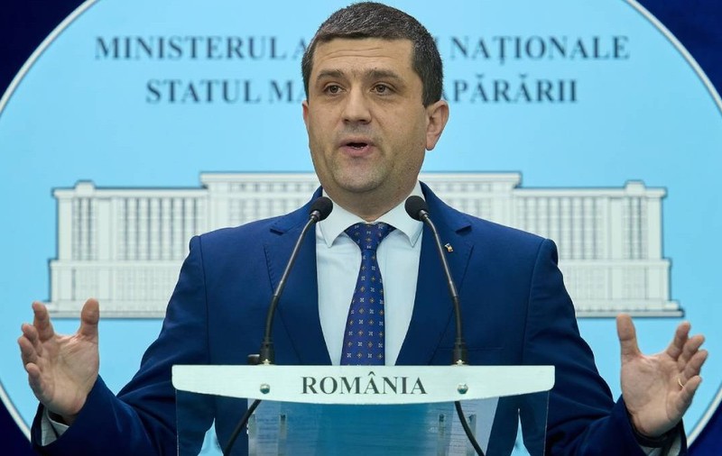 Radu Miruța, ministrul român al Apărării, susține o conferință de presă la sediul ministerului. Ministrul român al Apărării