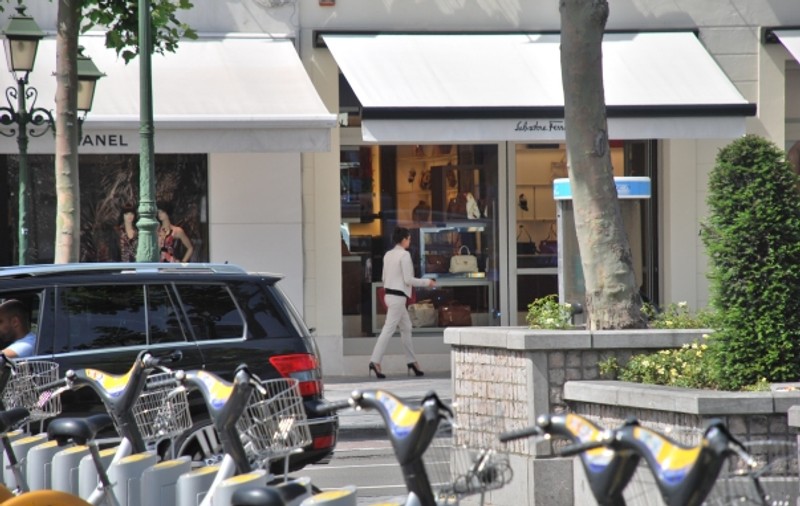 Foto | EBA a dat iama în magazinele de lux din Bruxelles!