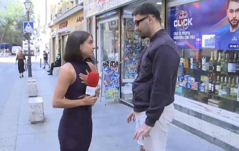 Un român a agresat o reporteră spaniolă care transmitea în direct, totul s-a văzut la TV și a fost imediat arestat. VIDEO