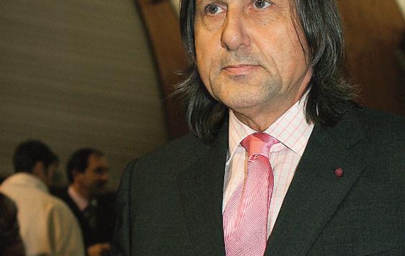 Îl aduce pe Alain Delon