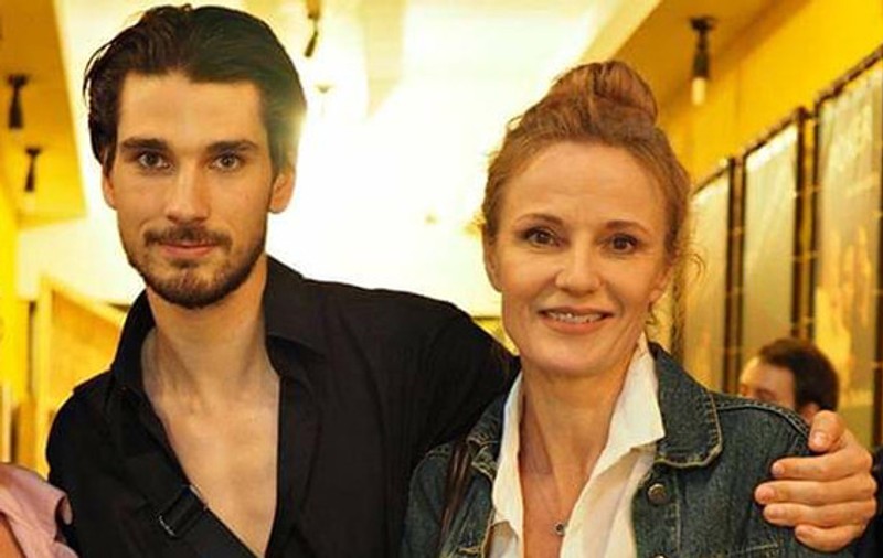 Anghel Damian, din serialul Vlad, se iubeşte cu Lia Bugnar, de la Asia Express. Primele declarații făcute de actorul cu 22 de ani mai tânăr