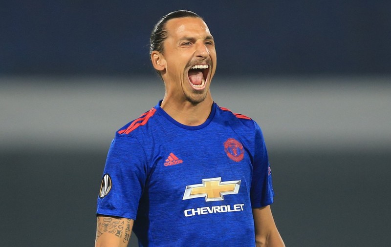 Zlatan Ibrahimovici s-a tăvălit în pielea goală prin zăpadă. Și-a arătat fibra de nordic rezistent / VIDEO