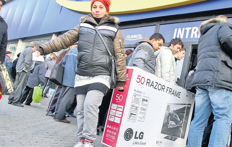 Tabletele și telefoanele inteligente s-au ieftinit și cu 40% față de anul trecut