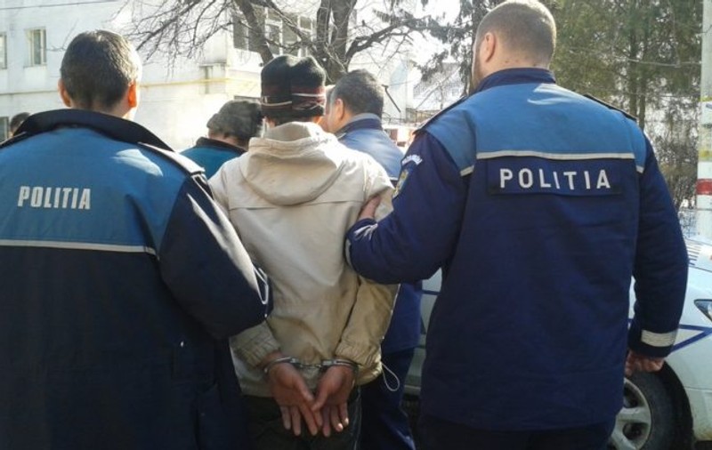 Trei copii din Bacău, abuzați sexual de doi unchi. Bărbații îi obligau pe minori să asiste la perversiuni sexuale