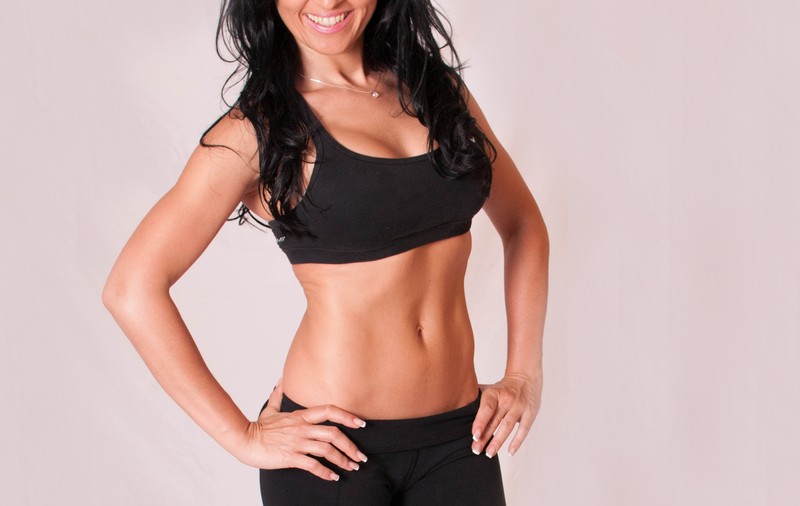 ASCULTĂ O SPECIALISTĂ! Kinga Sebestyen DEZVĂLUIE 10 PAŞI PENTRU UN ABDOMEN PLAT