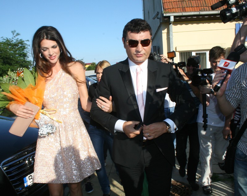 Alina Vidican vs Valentina Pelinel. Ce ținute au purtat acestea la cununia civilă | FOTO