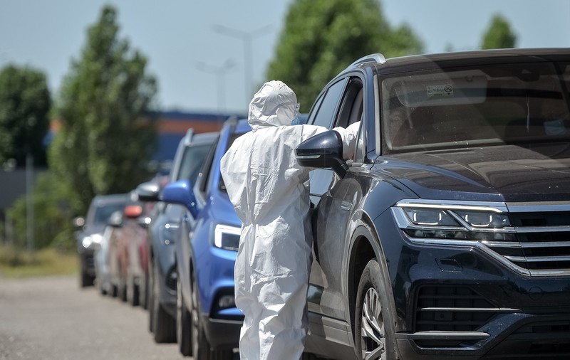 Noi restricții pentru români la intrarea în Belgia și Serbia: teste PCR pe cheltuială proprie și autoizolare