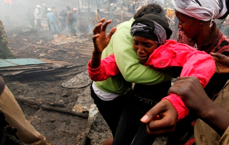 ȘOCANT! Opt eleve au ars de vii în Kenya, într-un incendiu la internat