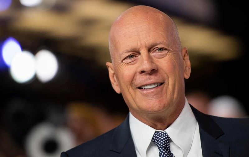 Bruce Willis va reveni în filme cu ajutorul unei dubluri digitale. S-a retras din actorie după ce a fost diagnosticat cu o boală care îi afectează vorbirea