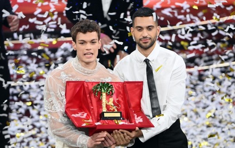 Cântăreţii Mahmood & Blanco au câştigat ediția 2022 a Festivalului de la Sanremo, cu piesa „Brividi”