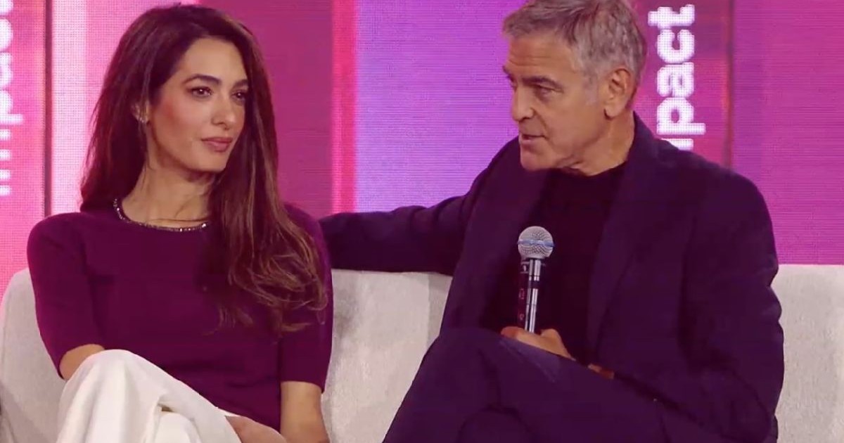 George Clooney pe scena Impact, alături de soția sa Amal. Foto: Impact 2026