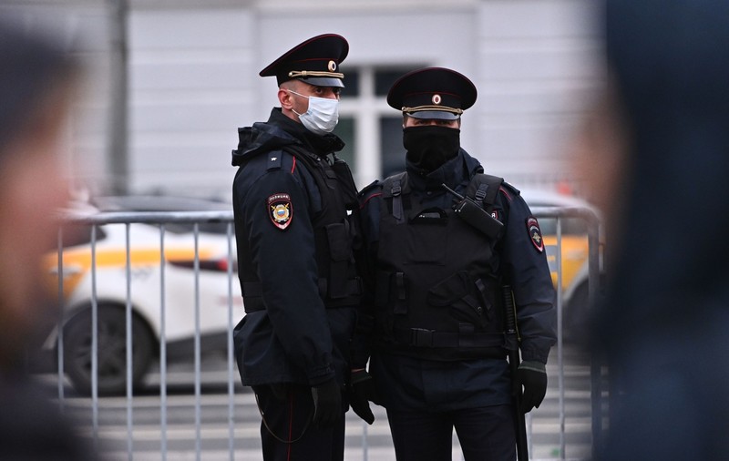Obiceiurile proaste se iau. Un bărbat din Rusia a fost reținut pentru „intoxicarea în masă” a zeci de copii