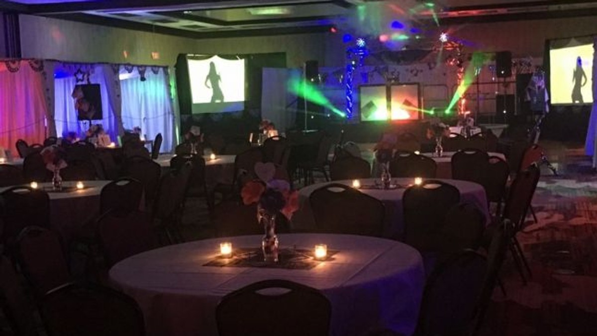 Hotelul Hilton din Sacramento (foto de pe site-ul grupului de swingeri care a organizat petrecerea de la Hilton)