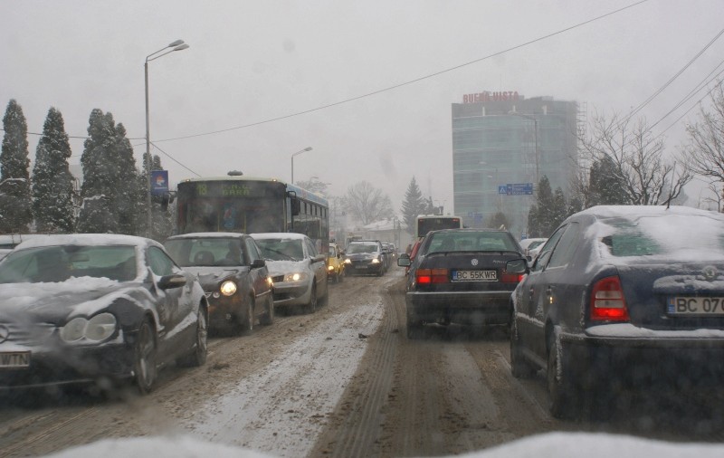 Ninsoare în Capitală, mergeţi cu RATB-ul!