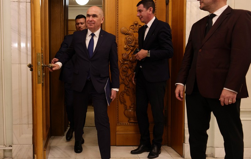 Guvernul a căzut la moțiunea de cenzură. Se întoarce Actorul meu?