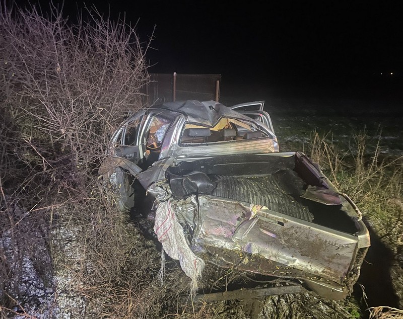 Trei oameni au rămas încarcerați după un accident între două mașini în județul Satu Mare