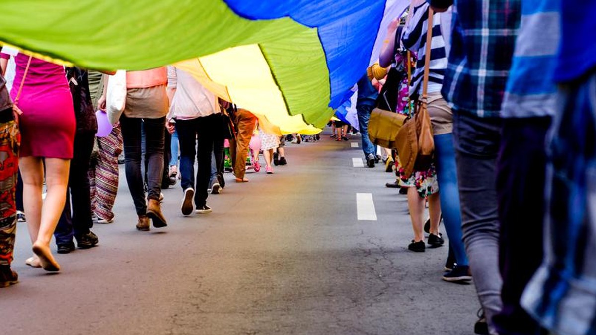 Biserica Ortodoxă nu va accepta niciodată adopțiile făcute de cuplurile gay