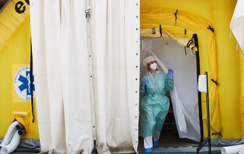 Al doilea val COVID și vremea rece ar putea produce o “furtună perfectă” epidemică în Europa. Expert britanic: “Vom avea un număr mare de morți”