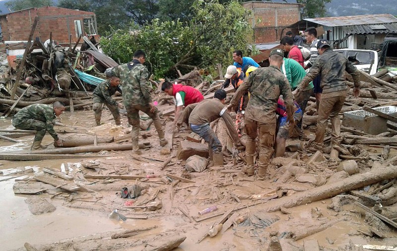 UPDATE | Zeci de copii și-au pierdut viața în urma alunecării de teren din Columbia