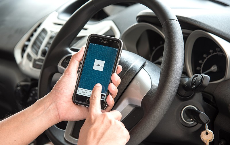 Uber și Bolt s-au scumpit în România. Legea transportului alternativ a trimis mulți șoferi acasă